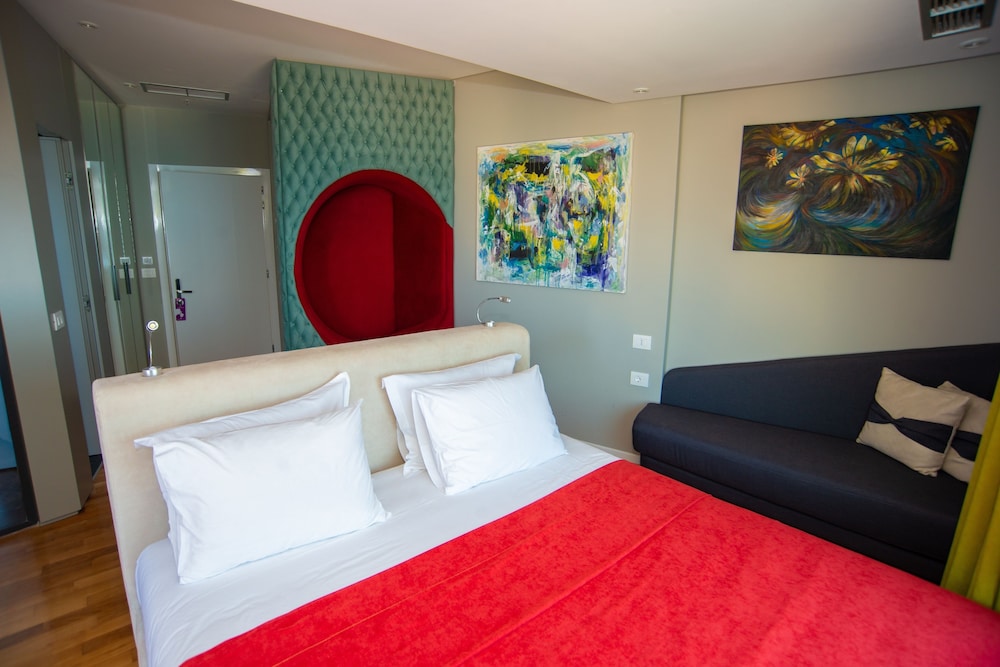 

Milano - Costa albanese - Bougainville Bay Hotel