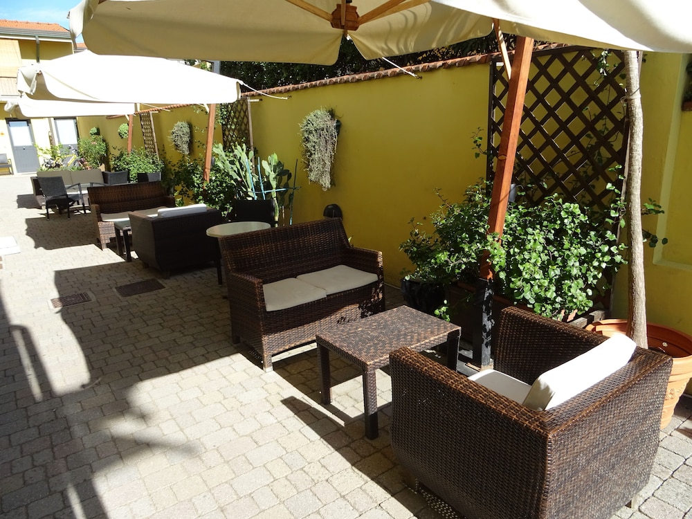 

Milano - Forte dei Marmi - Dependance dell'Hotel Sole e Mare