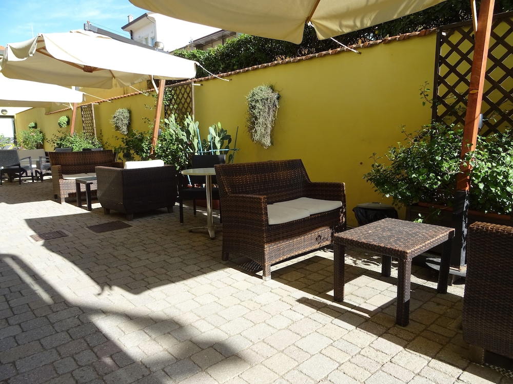 

Brindisi - Viareggio - Dependance dell'Hotel Sole e Mare