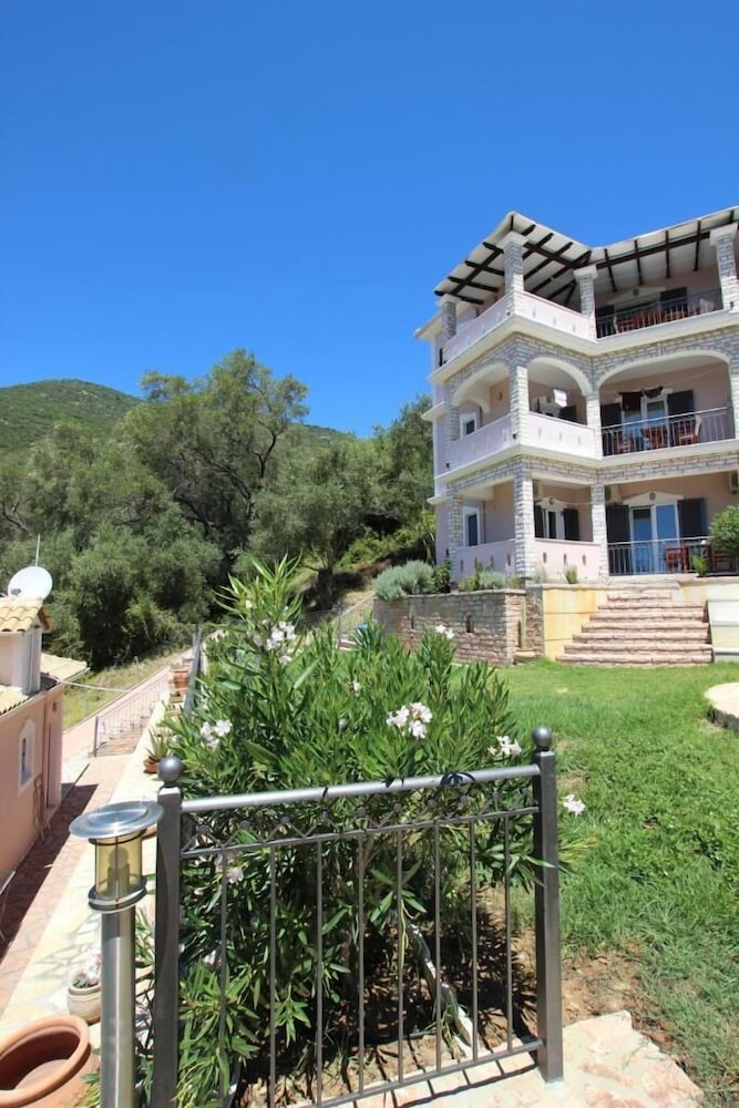 

Napoli - Parga - Residence La Scala