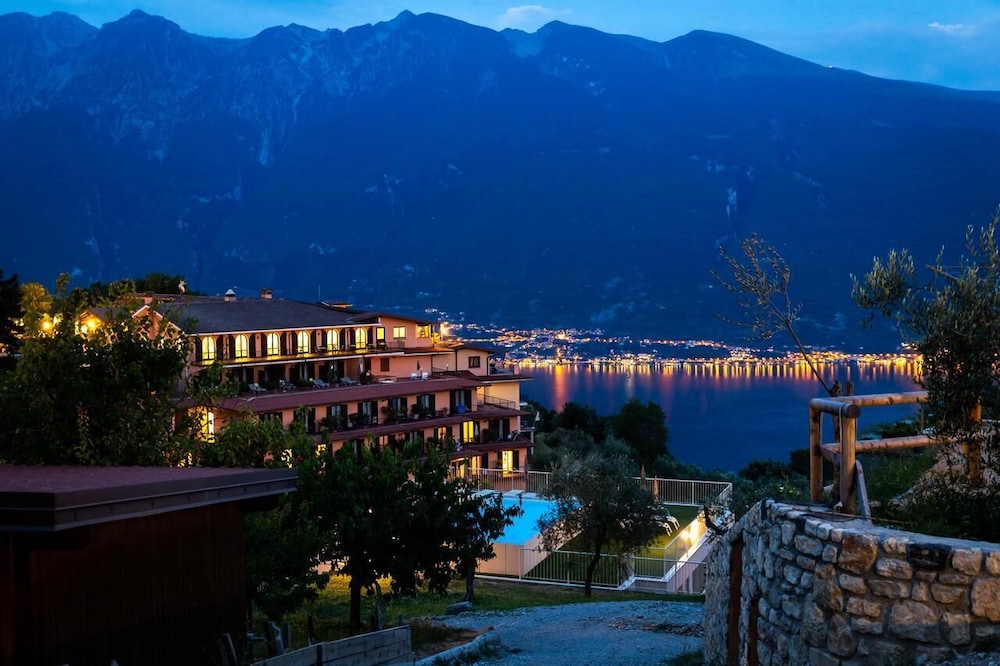 

Napoli - Malcesine - Park Hotel Zanzanù