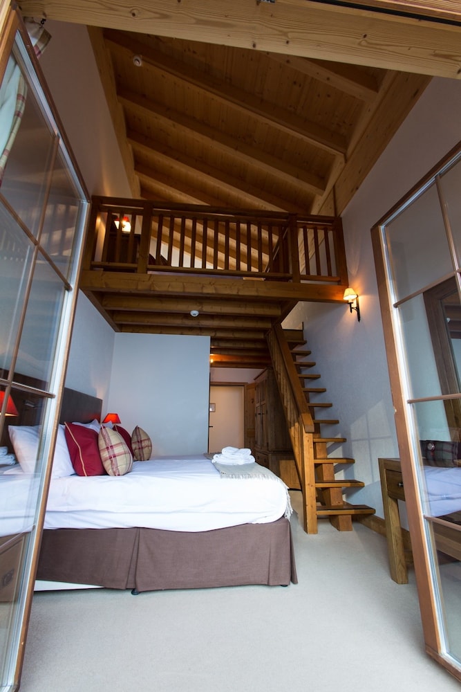 

Torino - Champéry - Mountain Lodge