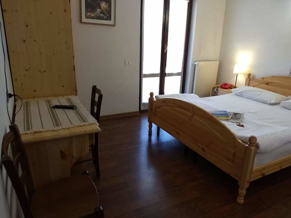 

Roma - Dervio - Hotel Ristorante Sassi Rossi