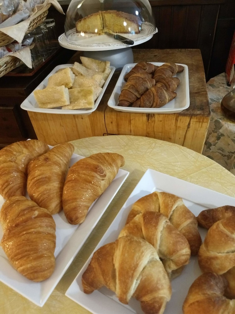 

Bari - Dervio - Hotel Ristorante Sassi Rossi