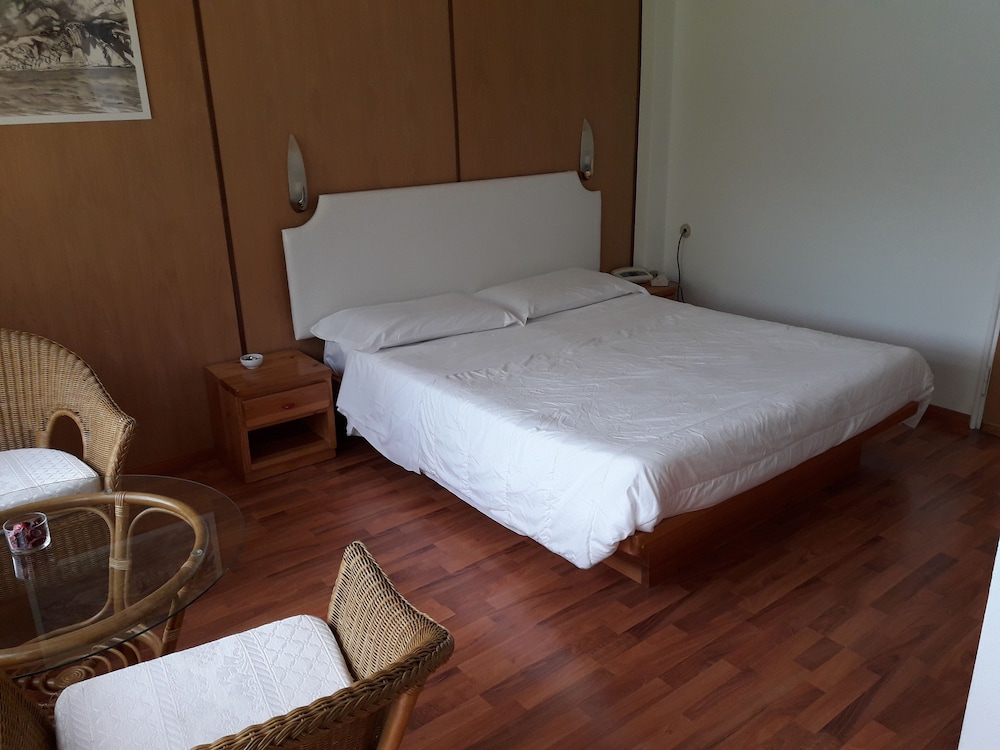 

Napoli - Mandello del Lario - Hotel Resort Nautilus