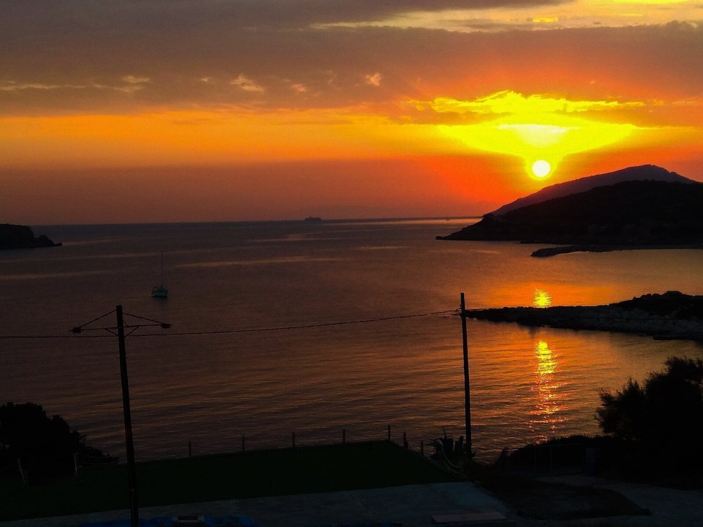 

Milano - Sounio - Poseidon Apartments and Villas by the Sea