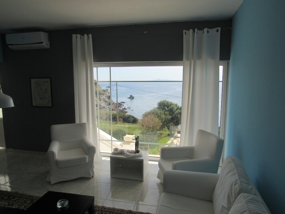

Milano - Sounio - Poseidon Apartments and Villas by the Sea