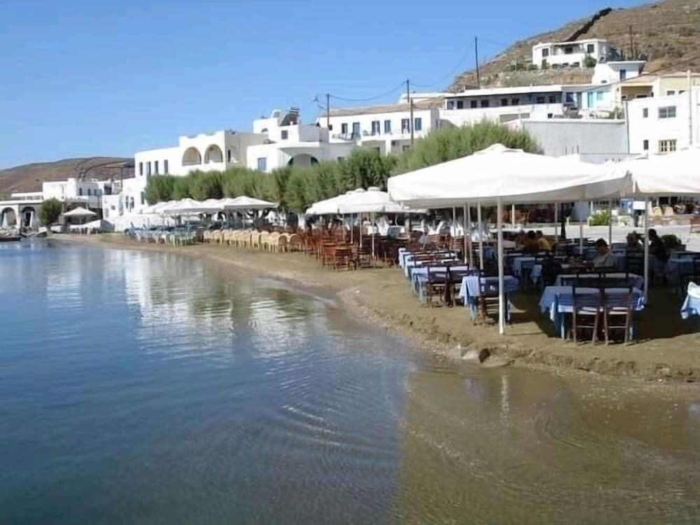 

Bologna - Sounio - Poseidon Apartments and Villas by the Sea