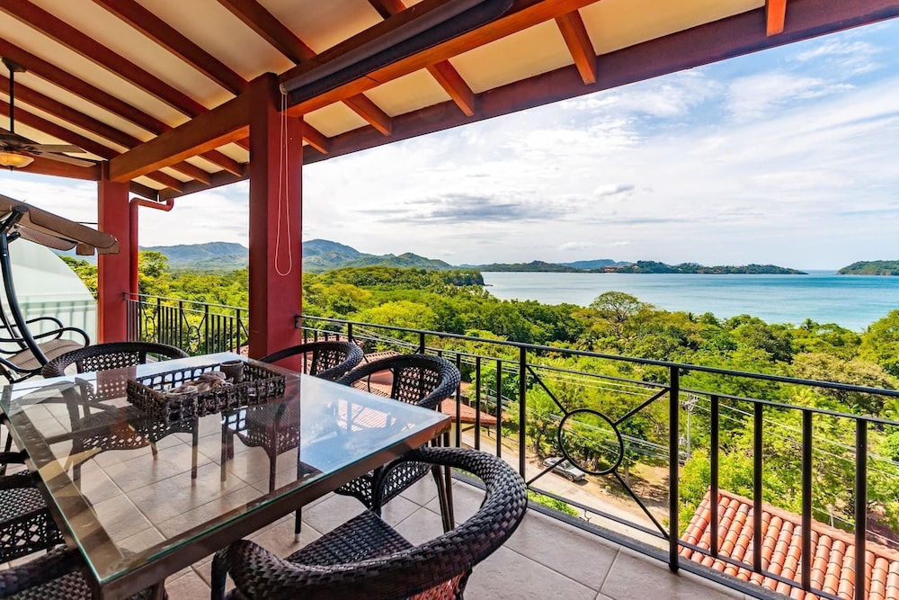 

Venezia - Playa Conchal - Big Hillside Villa in Potrero with Pool and Panoramic Ocean Views