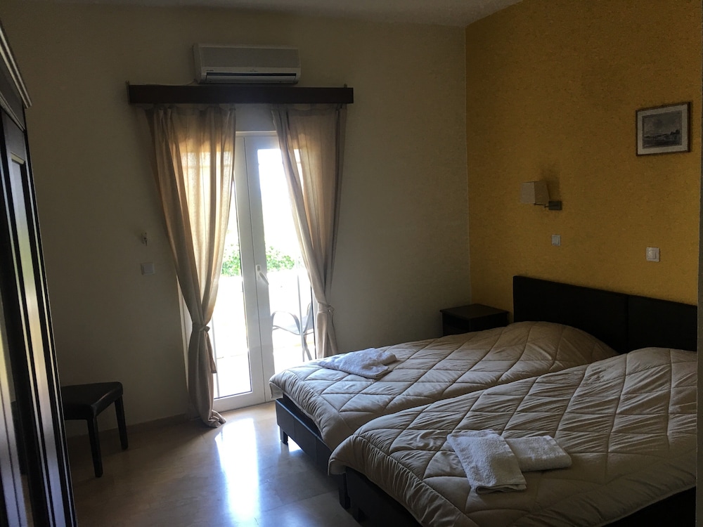 

Lamezia Terme - Agios Gordios - Pension Skala