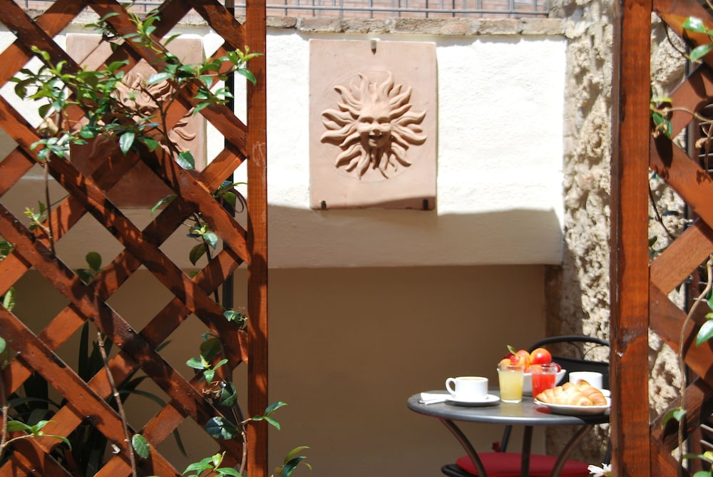 

Napoli - Monteriggioni - Hotel Ristorante Piccolo Chianti