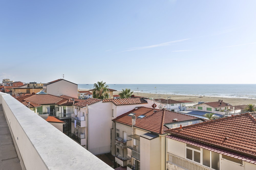 

Cagliari - Versilia e Costa Toscana, Mare Italia - Hotel Nuovo Tirreno