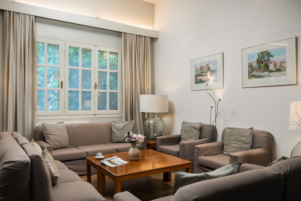 

Milano - Perama (Corfu) - Folies Corfu Town Hotel Apartments