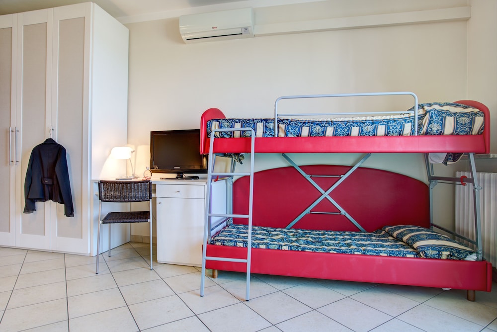 

Catania - Riviera Romagnola, Mare Italia - Hotel Genzianella