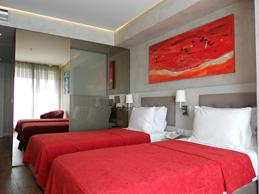 

Genova - Sarandë - Bougainville Bay Hotel