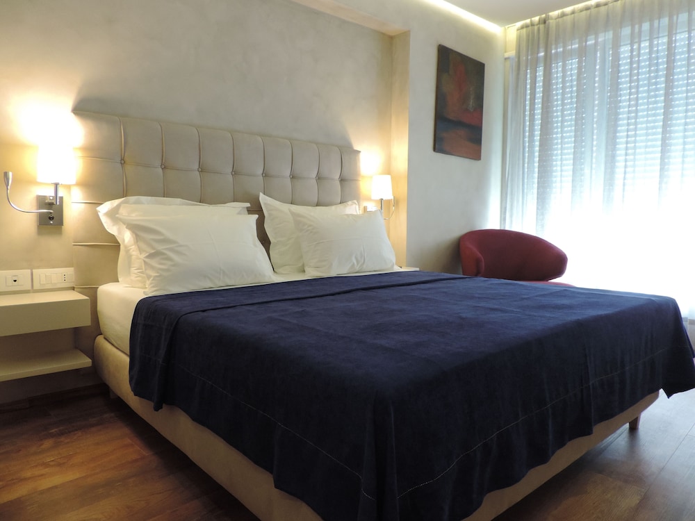 

Lamezia Terme - Sarandë - Bougainville Bay Hotel