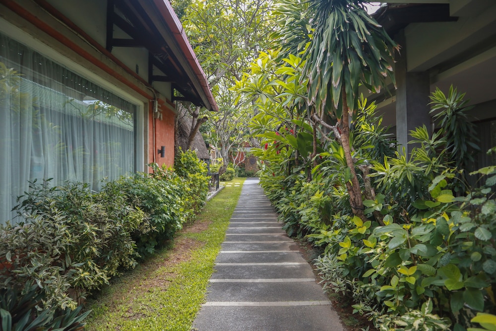 

Bologna - Ketewel - The Cakra Hotel