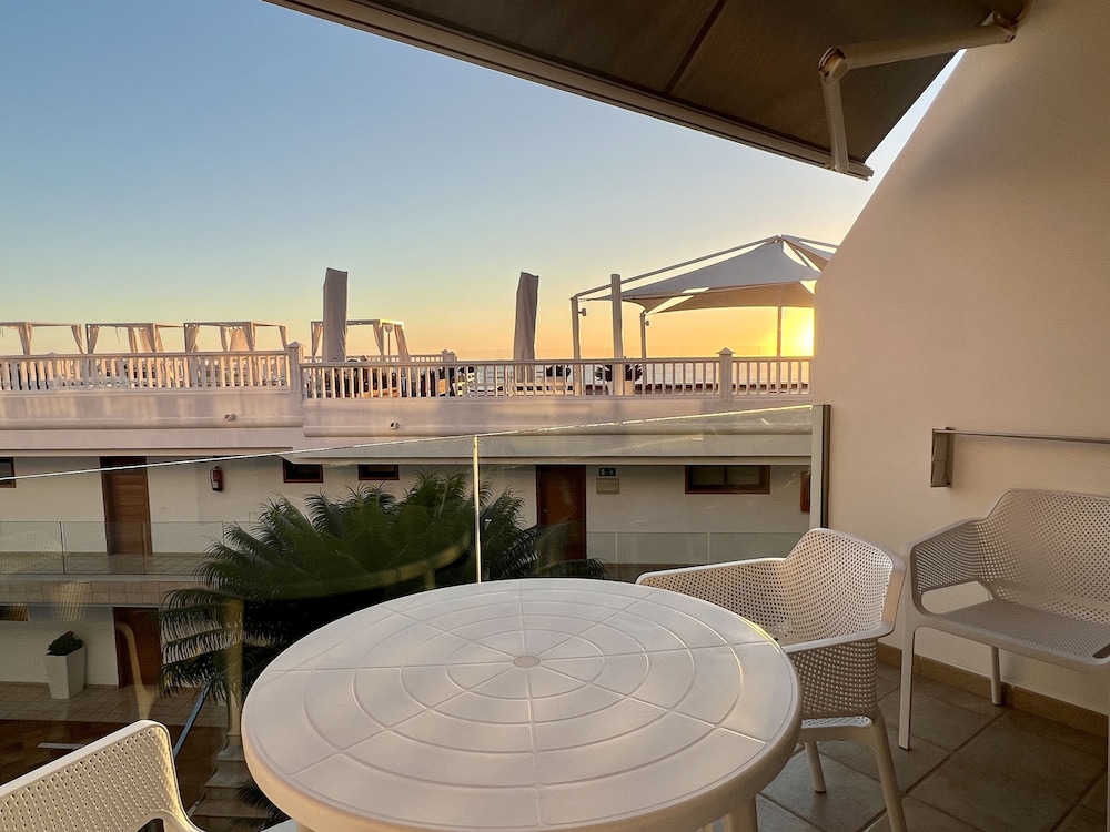

Catania - Costa Adeje - Pearly Grey Ocean Club Apartments & Suites