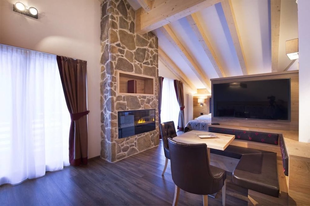 

Bari - Selva di Val Gardena, Montagna Italia - Chalet Marcora