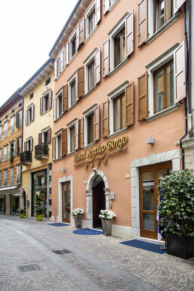 

Milano - Limone sul Garda - Hotel Antico Borgo