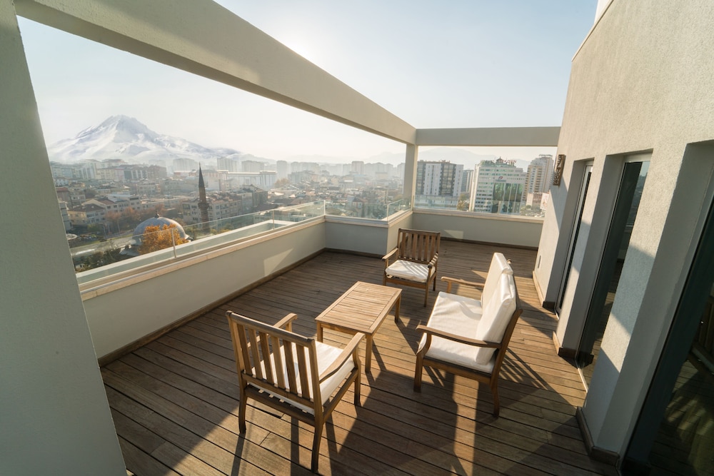 

Napoli - Kayseri - Wyndham Grand Kayseri