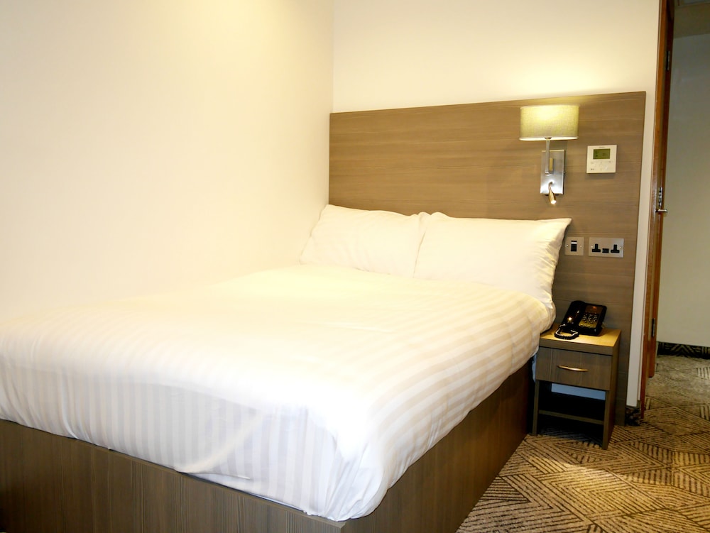 

Pisa - Ilford - The Lion & Key Hotel