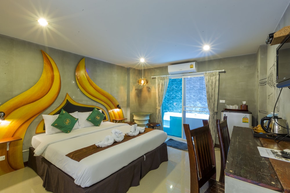 

Roma - Bang Tao Beach - Baan Kamala Backpacker