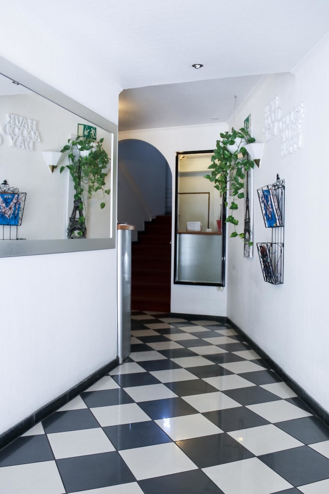 

Catania - Dusseldorf - Hotel Berliner Hof
