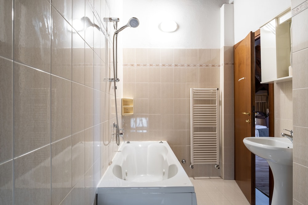 

Bari - Venezia - Hotel Villa Sara
