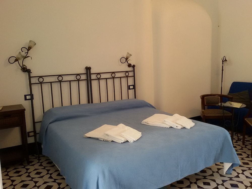

Milano - Lipari, Isole Eolie - Residence Acanto