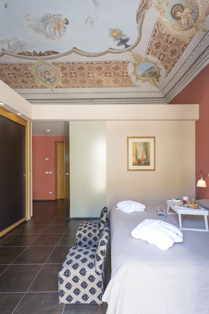 

Bologna - Donnalucata - Hotel Novecento