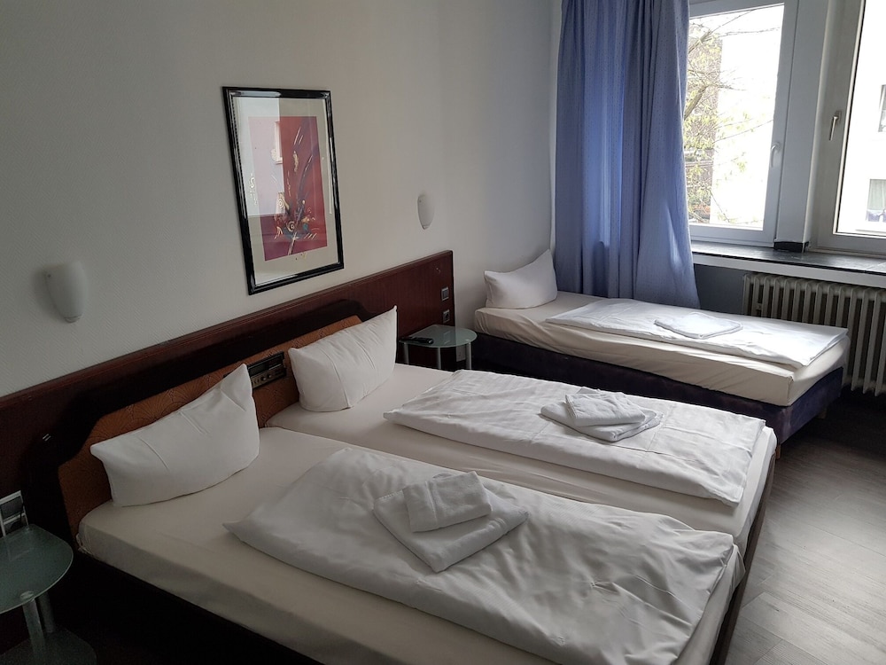 

Brindisi - Dusseldorf - Hotel Berliner Hof