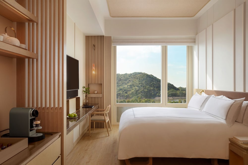 

Milano - Chek Lap Kok - The Silveri Hong Kong - MGallery