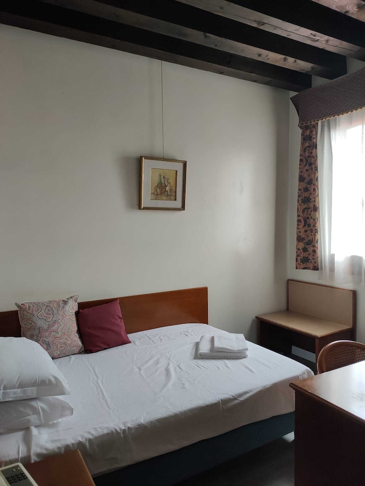 

Lamezia Terme - Venezia, Aeroporto Marco Polo - Hotel Villa Sara