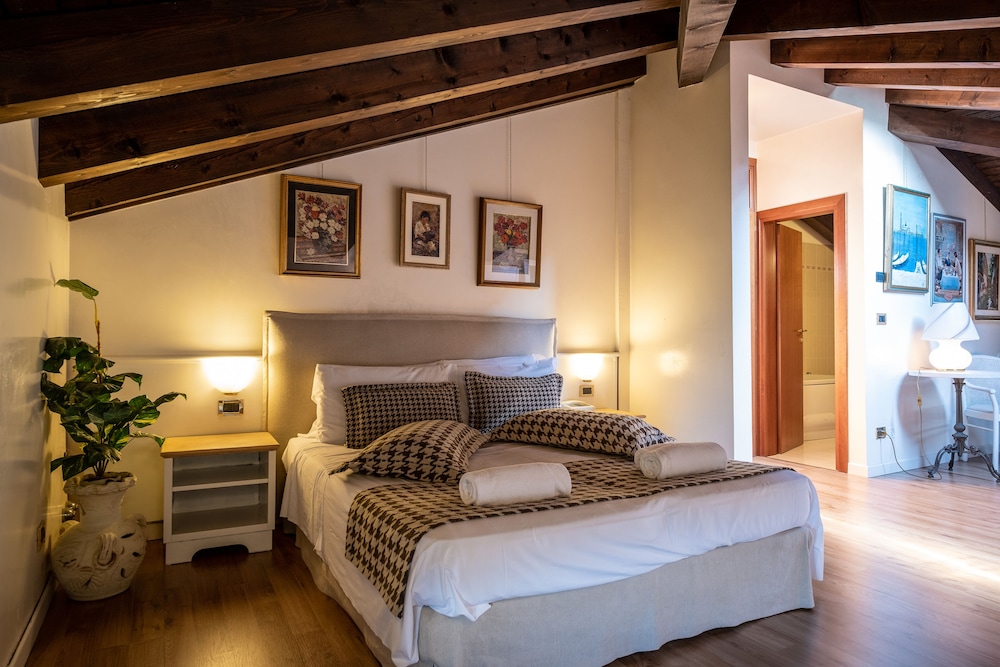 

Lamezia Terme - Venezia, Aeroporto Marco Polo - Hotel Villa Sara