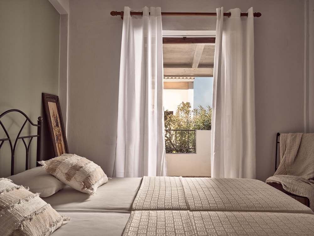 

Napoli - Alykes - Razis Apartments