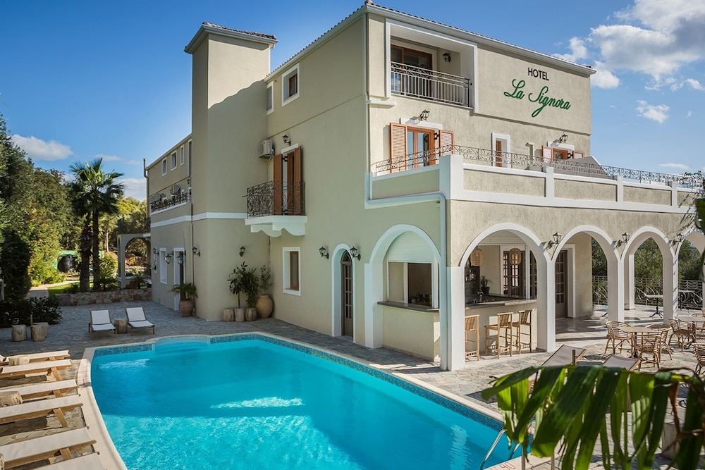 

Roma - Trapezaki - La Signora Hotel
