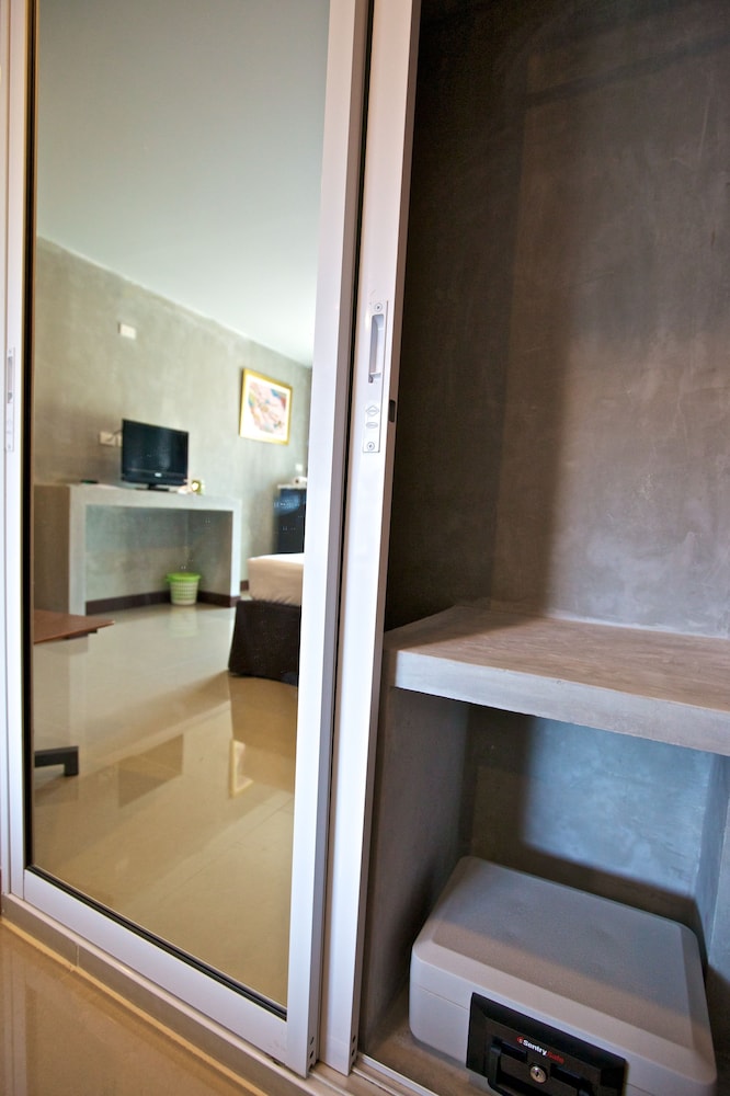 

Milano - Bang Tao Beach - Baan Kamala Backpacker