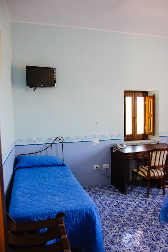 

Milano - Salina - Hotel Arcangelo - Salina