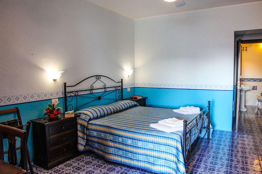 

Bologna - Salina - Hotel Arcangelo - Salina