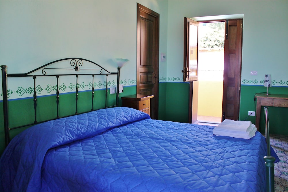 

Milano - Salina - Hotel Arcangelo - Salina
