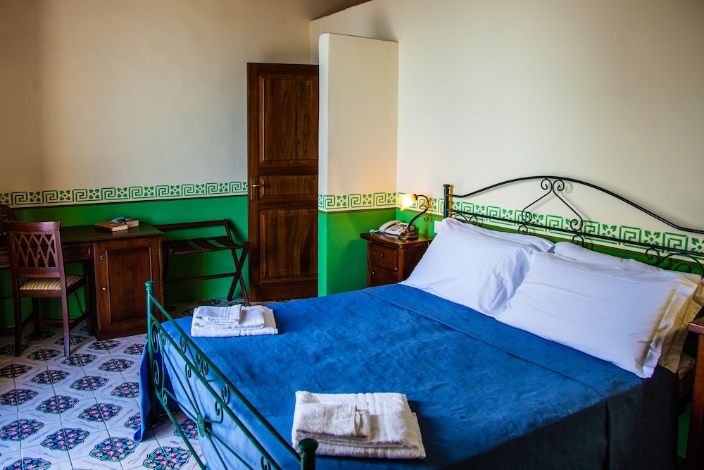 

Milano - Malfa - Hotel Arcangelo - Salina