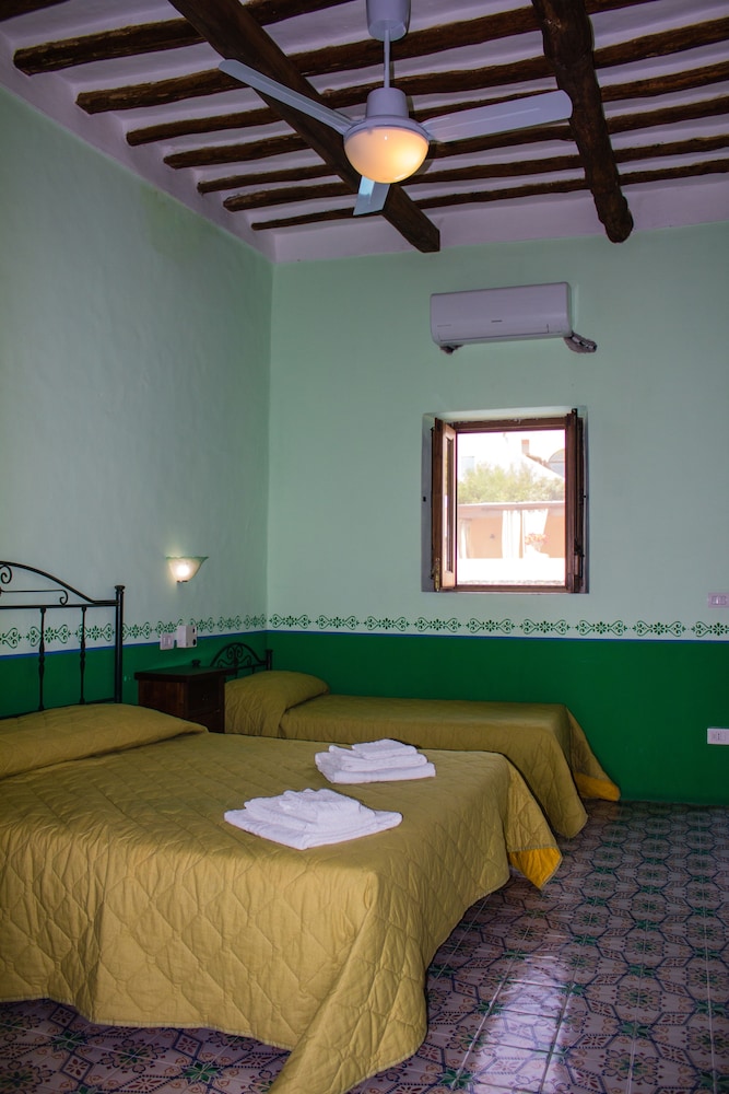 

Milano - Salina - Hotel Arcangelo - Salina