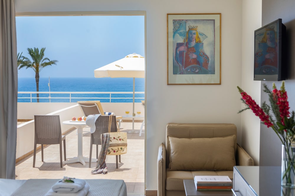 

Milano - Pegeia - Queens Bay Hotel