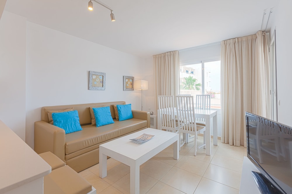 

Roma - San Antonio de Portmany, Ibiza - Camelina Suites
