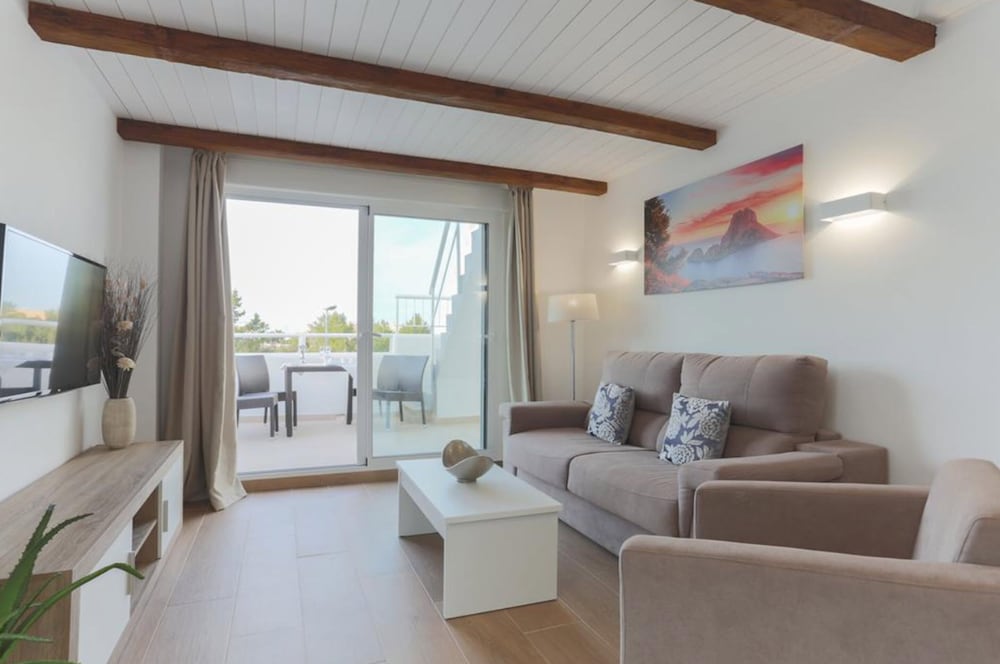 

Bari - San Antonio de Portmany, Ibiza - Camelina Suites