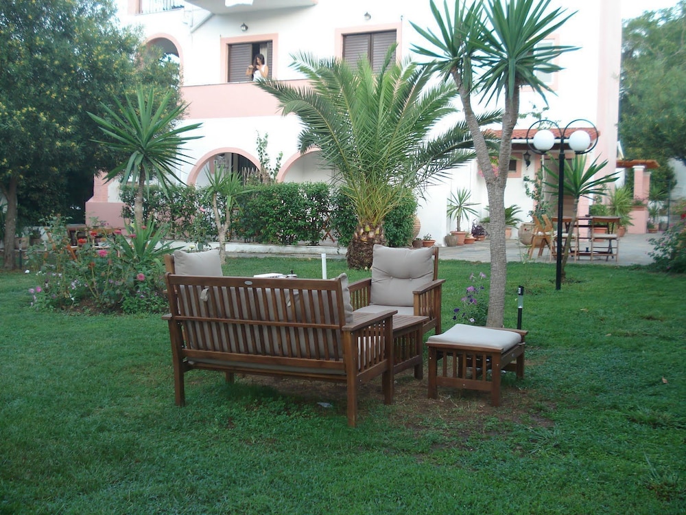 Bari - Agios Ioannis (Corfu) - Villa Avra