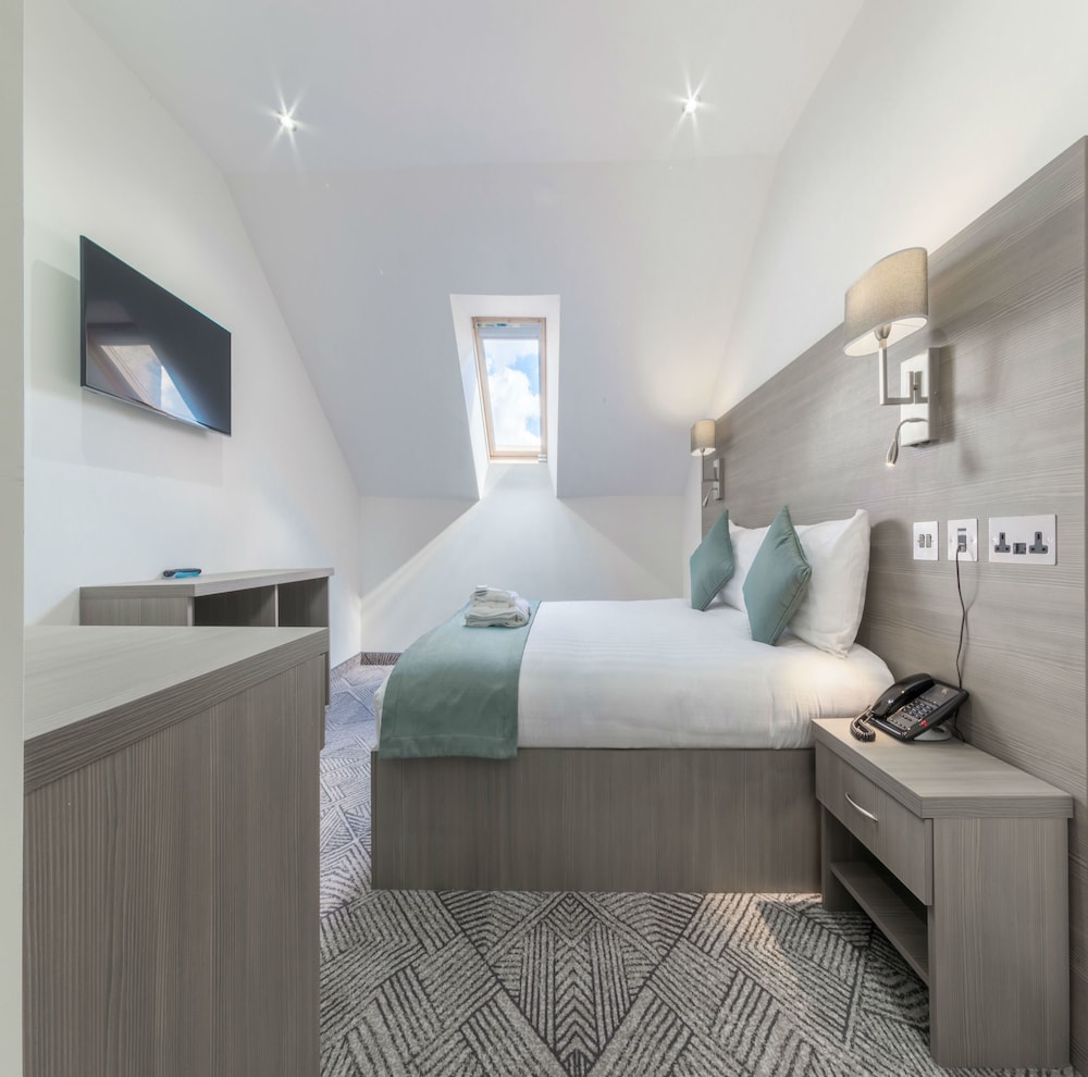 

Bologna - Ilford - The Lion & Key Hotel