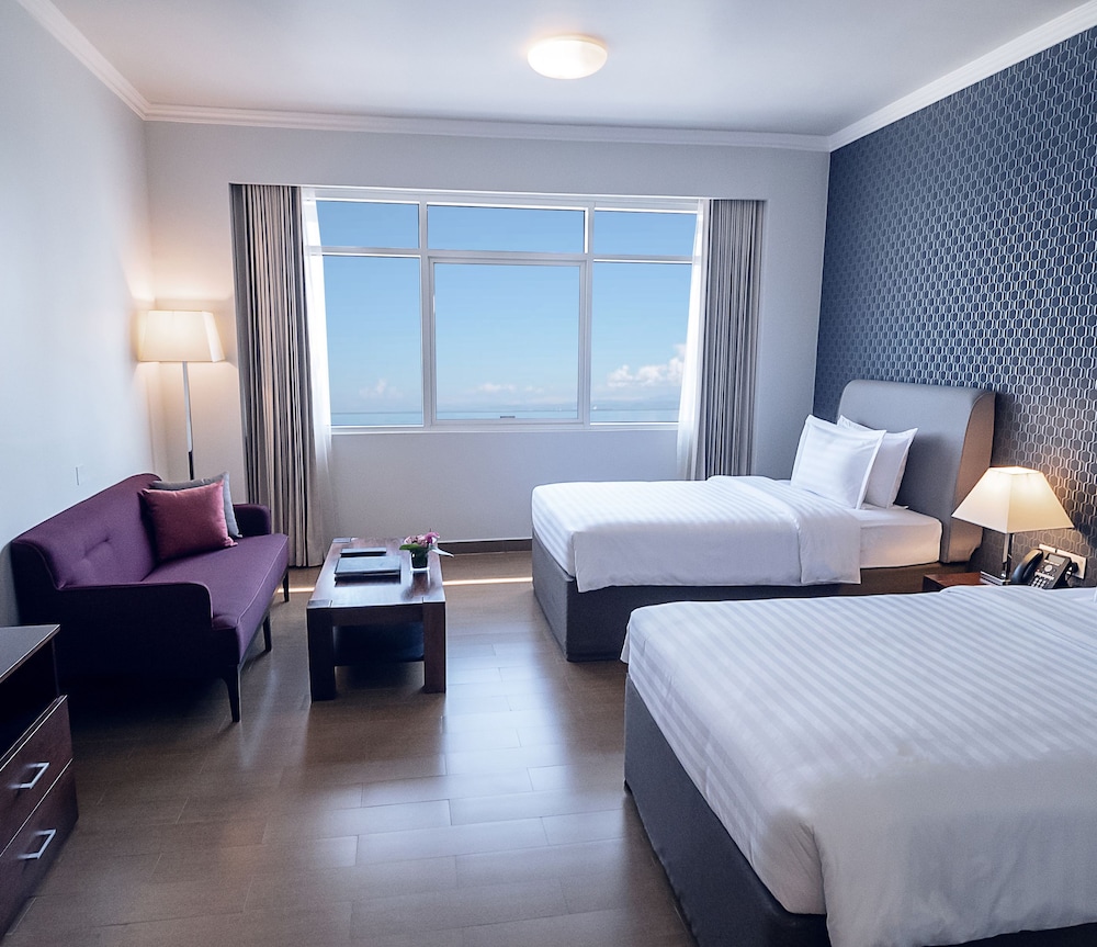 

Milano - Ash Shahaniya - The Curve Hotel