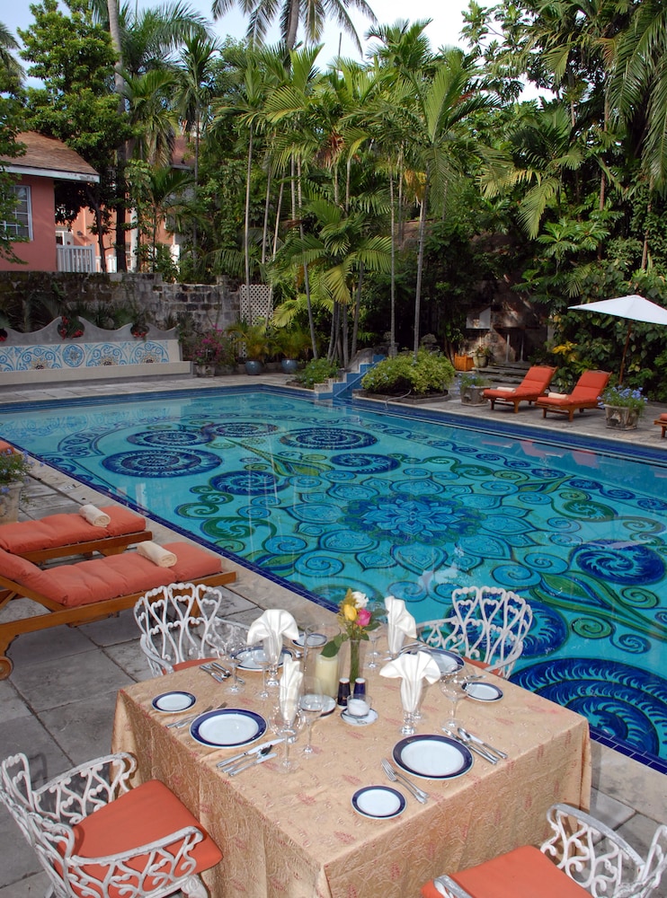 

Catania - Paradise Island - Graycliff Hotel And Restaurant